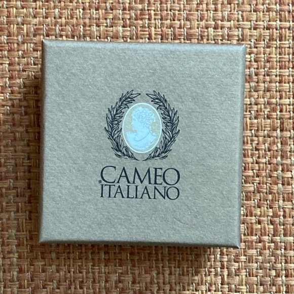 Cameo Italiano Floral Carved Cameo Necklace NWT Made in Italy - Picture 4 of 9